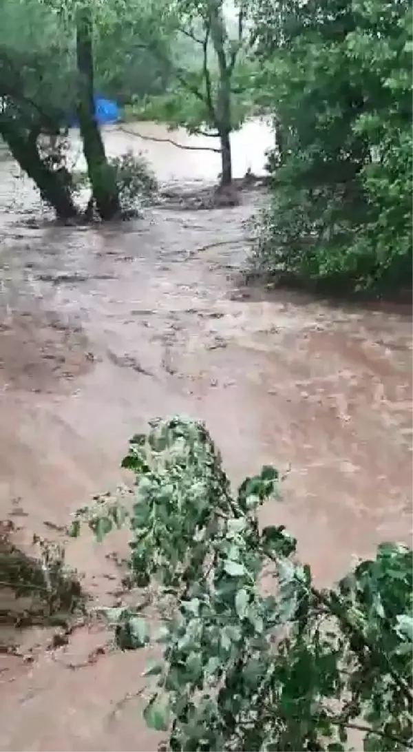 BURSA'DA SAĞANAK VE DOLU HAYATI OLUMSUZ ETKİLEDİ