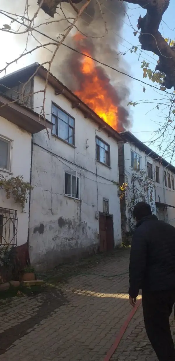 GÖREVİ BAŞINDA ŞEHİT OLAN İTFAİYE ERİ SON YOLCULUĞUNA UĞURLANDI