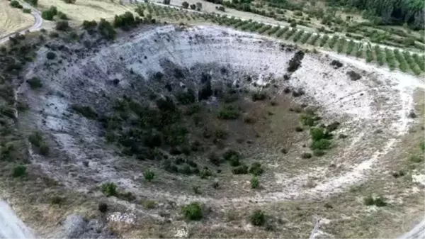 Meteor düştüğüne inanılan çukur araştırılacak