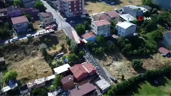 Freni patlayan turşu yüklü tır evin duvarına çarparak durabildi.