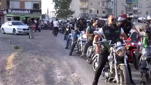 Motor tutkunu çiftin gelin arabası da motosiklet oldu