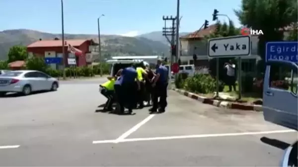 Çalıntı araçla hırsızlık yapan zanlılar kovalamaca sonucu Isparta'da kıskıvrak yakalandı