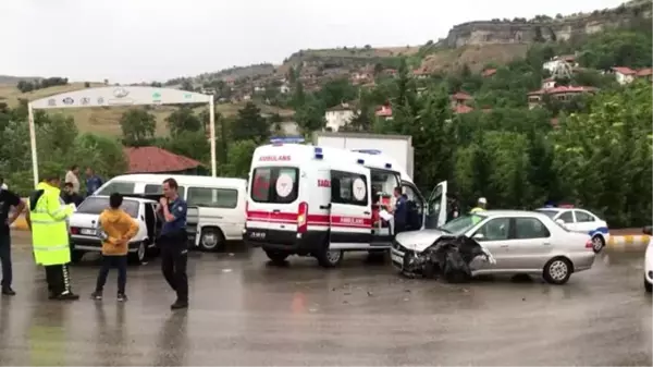 Zincirleme trafik kazası: 3 yaralı