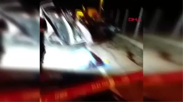 İzmir'de 2 otomobil çarpıştı: 2 ölü, 1 ağır yaralı