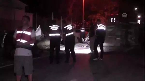 İzmir'de iki otomobil çarpıştı: 2 ölü, 1 yaralı