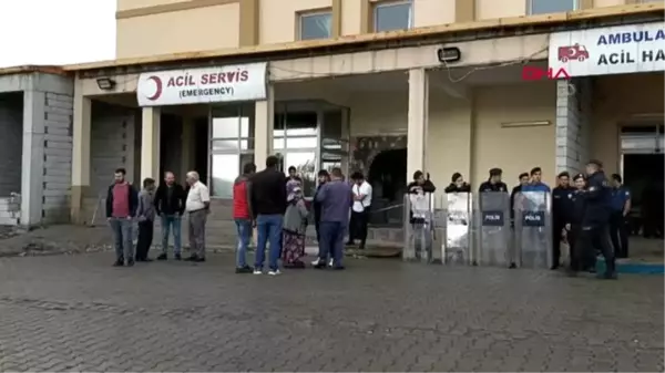 ARDAHAN Yolcu minibüsü TIR'ın dorsesine çarptı: 1 ölü, 8 yaralı