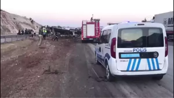 Gaziantep'te tır devrildi: 3 ölü