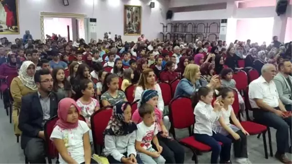 Kur'an kursu öğrencilerinden 'İşaret diliyle ilahi'