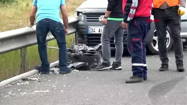 BOLU Otomobil, lastiği patlayan araca çarptı 5 yaralı