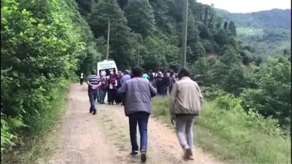 Espiye'de minibüs dereye yuvarlandı: 5 ölü, 6 yaralı (2)