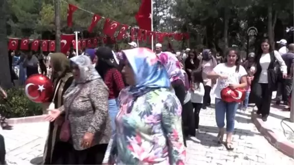 Halisdemir'in kabrine ziyaretçi akını - NİĞDE