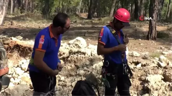 150 metrelik kanyondaki ceset 4 saate çıkarıldı, oğlu kayıp olan baba gözyaşlarına hakim olamadı