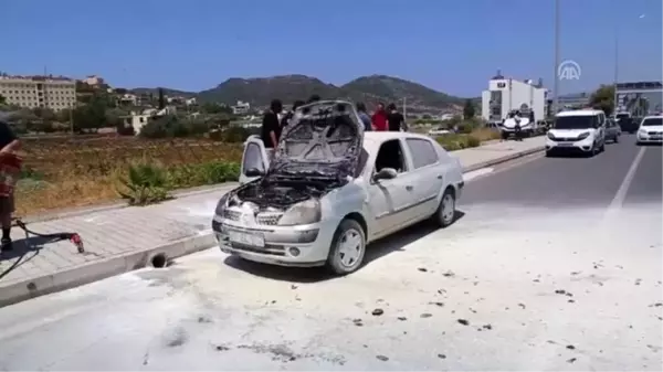 Antalya'da seyir halindeki otomobilde yangın