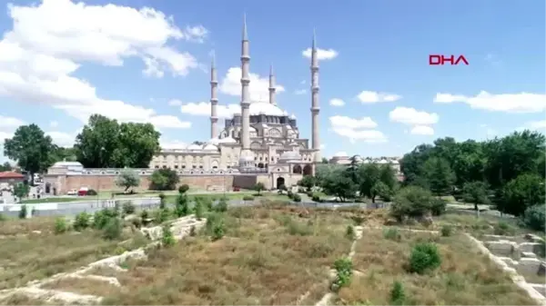 EDİRNE SELİMİYE CAMİİ'NDE YEMİŞ KAPANI HANI KRİZİ ÇÖZÜLDÜ, PEYZAJ ÇALIŞMASI BAŞLIYOR-1