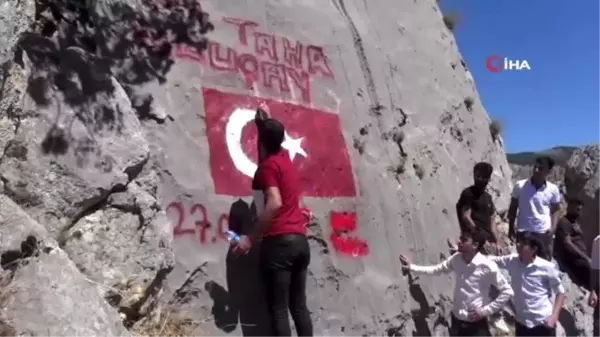 Şehidin ismi dağlara taşlara yazıldı