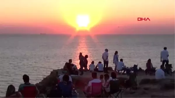 ÇANAKKALE Bozcaada'da gün batımında nikah ve evlilik teklifi