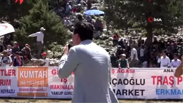 Kumluca'daki boğa güreşleri nefes kesti