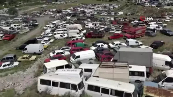 Başkent'te otomobil mezarlığı... Bu araçlar yıllardır sahiplerini bekliyor