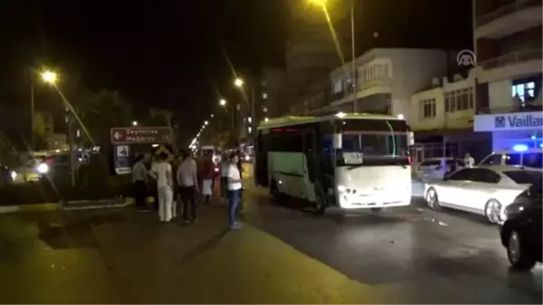 Antalya'da otomobil ile otobüs çarpıştı : 4 kişi yaralandı