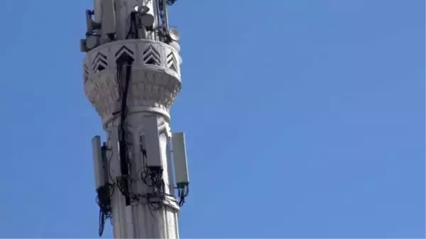 Avcılar'da minareyi baz istasyonuna çevirdiler! Mahalleli ayağa kalktı