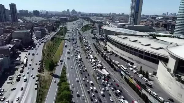 Bayram tatili başladı, trafik durma noktasına geldi