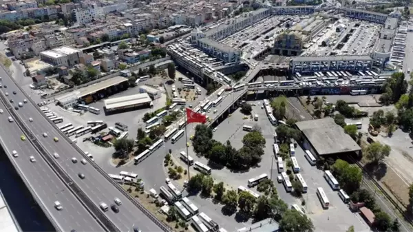 15 Temmuz Demokrasi Otogarı'nda arefe günü yaşanan yoğunluk havadan görüntülendi