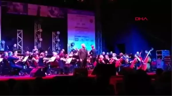 İZMİR DÜNYACA ÜNLÜ TENOR, NEZ İLE DÜET YAPTI