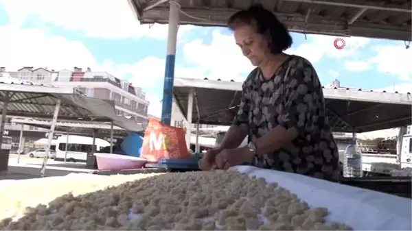 Kış hazırlıkları için vatandaşlar tarhana ve erişte yapımına başladı