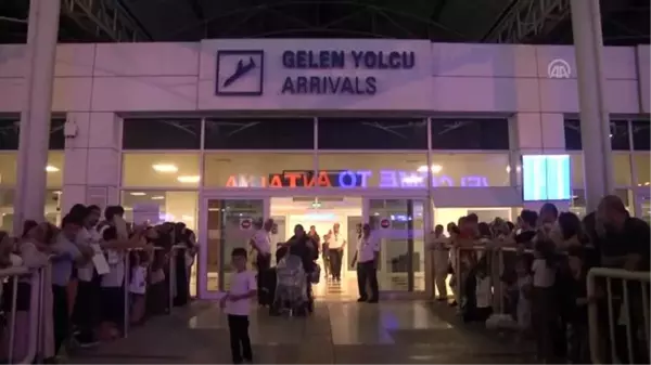 Antalya'da ilk hac kafilesi döndü