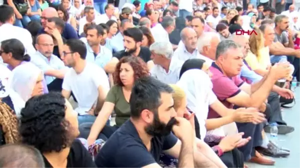 Diyarbakır'da HDP'lilerden oturma eylemi