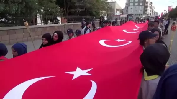 1071 metrekare Türk bayrağıyla 