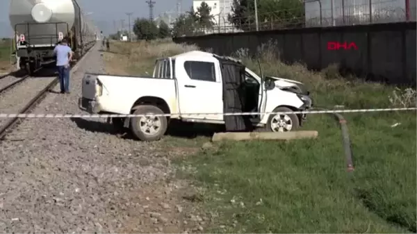 ADANA Yük treni kamyonete çarptı 1 ölü,1 yaralı