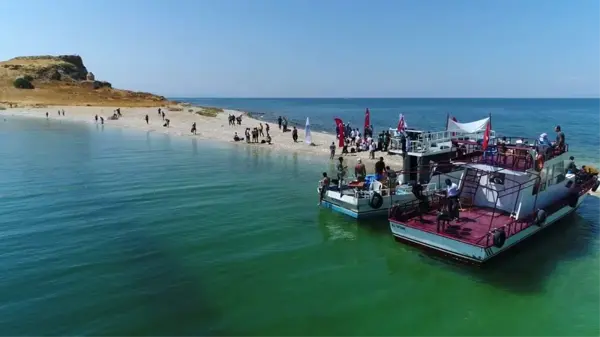 Çarpanak Adası'na antik yoldan su altı yürüyüşü