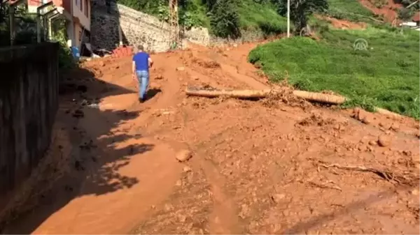 Derepazarı ilçesinde heyelan nedeniyle iki ev tedbir amacıyla boşaltıldı