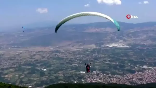 Simav'da yamaç paraşütü festivali