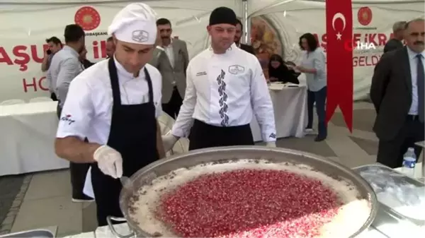 Erzurum'da binlerce vatandaşa aşure dağıtıldı