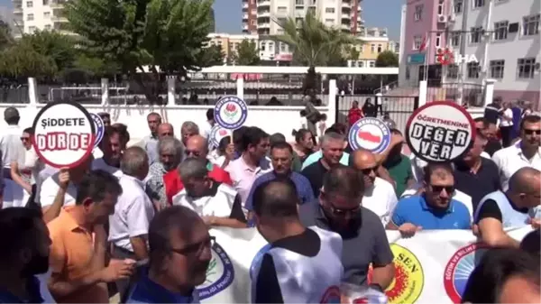 Mersin'de velinin okul saldırısı protesto edildi, öğrenciler destek verdi