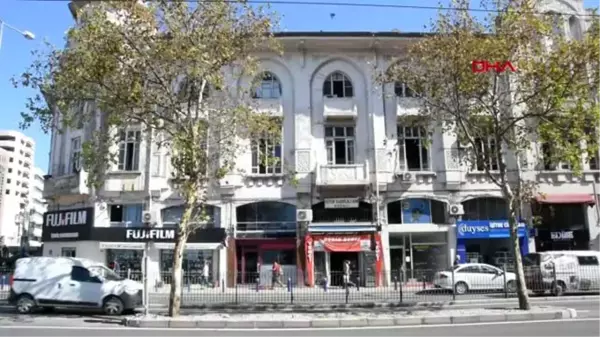 İzmir tarihi handa yangın çıktı, çocukların ders aldığı iki piyano yandı