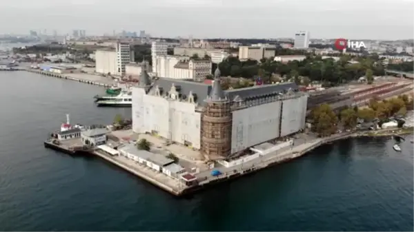 Haydarpaşa Garı'nın simgesi olan saat yerine monte edildi