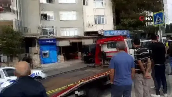 Maltepe Küçükyalı'da iki şahıs bir kahvehaneye silahla saldırdı.