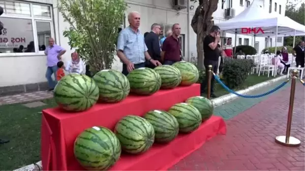 Yetiştirdiği 49 kilo karpuzla birincilik ödülünü aldı