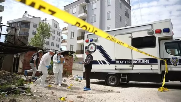 Polis babasının tabancasıyla oyun oynayan çocuk kendini vurdu