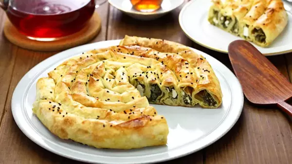 Börek tarifleri | Patatesli börek, ıspanaklı börek, paçanga böreği, baklava yufkasından börek tarifi