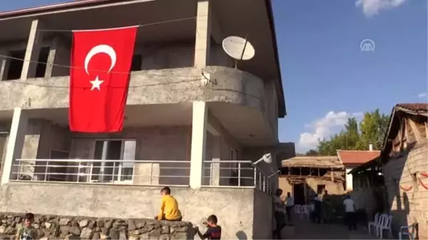 Şahit Jandarma Uzman Çavuş Kadir Seçgin'in ailesine şehadet haberi verildi