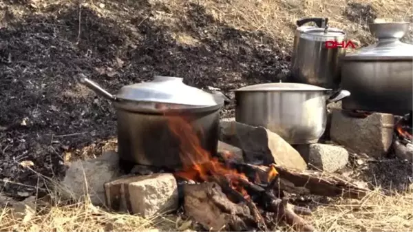 Şırnak-300 yıllık gelenek için mezarlığa akın ettiler