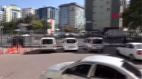 Kayseri eşini otobüs durağında bıçakladı, ölmesi için yanına kimseyi yaklaştırmadı