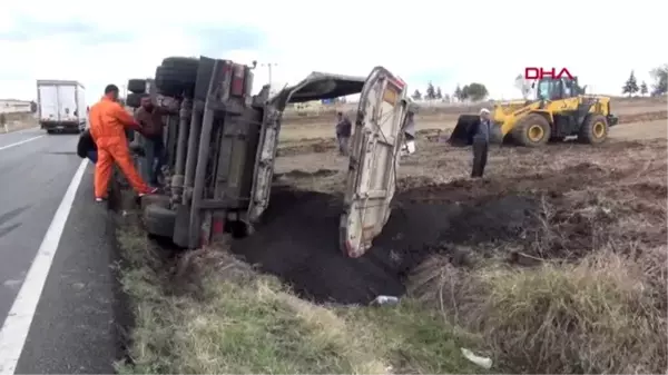 Tekirdağ kömür yüklü tır devrildi 1 yaralı