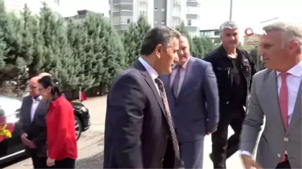 Vali Kaymak, Barış Pınarı operasyonu için yaşlılardan dua istedi