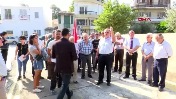 Akıncı'ya tepki, siyah çelenk bırakıldı