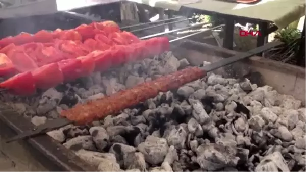 Mersin-ankara'da tarsus kebabı'na yoğun ilgi